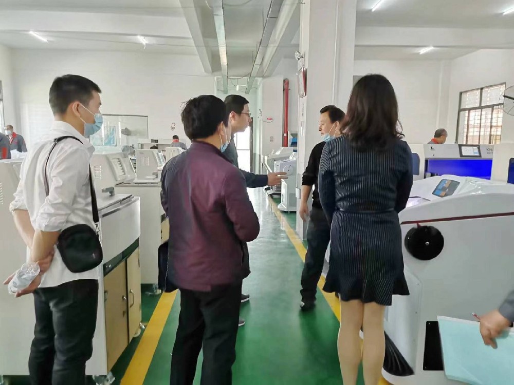 副區(qū)長(zhǎng)石鈞、科技局副局長(zhǎng)張永林、區(qū)婦聯(lián)主席吳雅麗考察科技部創(chuàng)新企業(yè)“闊海醫(yī)療”